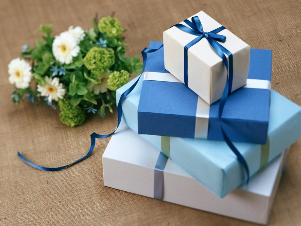 Paquets cadeaux - CRM gratuit ou pas ?